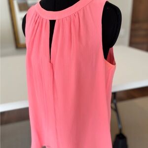 Silk Keyhole Swing Top